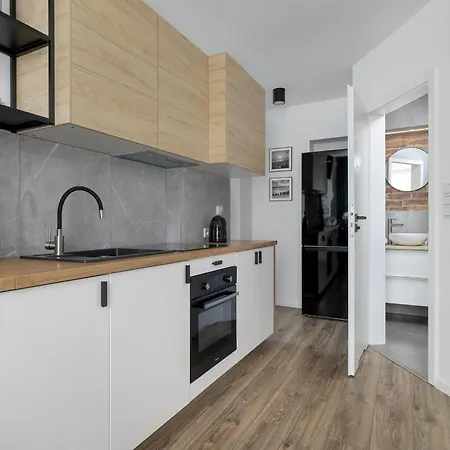 Charming In The Center Of By Renters *