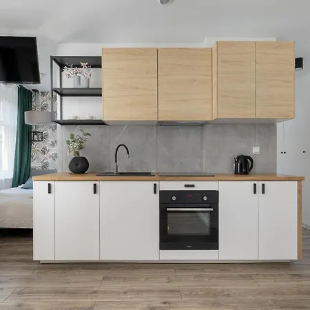 Charming In The Center Of By Renters