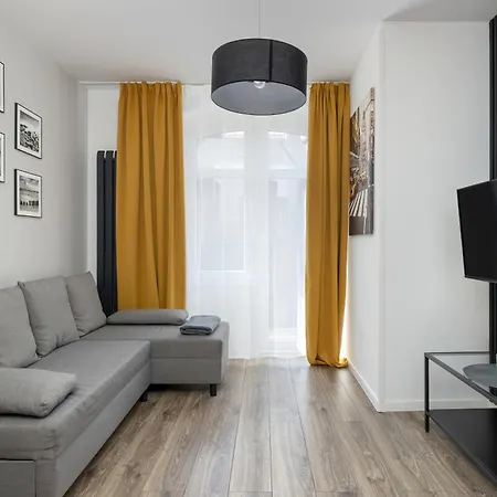 Charming In The Center Of By Renters Appartement