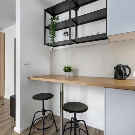 Charming In The Center Of By Renters Appartement
