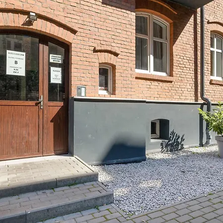 Charming In The Center Of By Renters