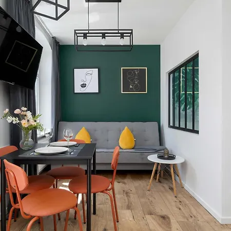 Charming In The Center Of By Renters Appartement