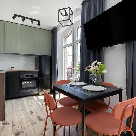 Charming In The Center Of By Renters *