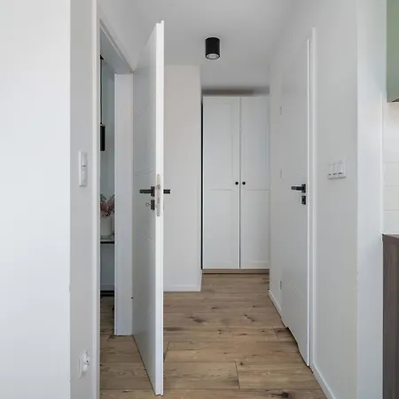 Charming In The Center Of By Renters