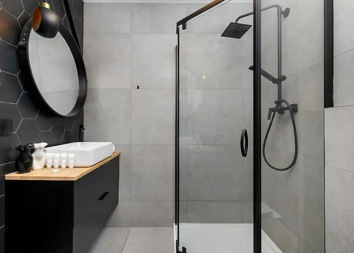 Charming In The Center Of By Renters דירה