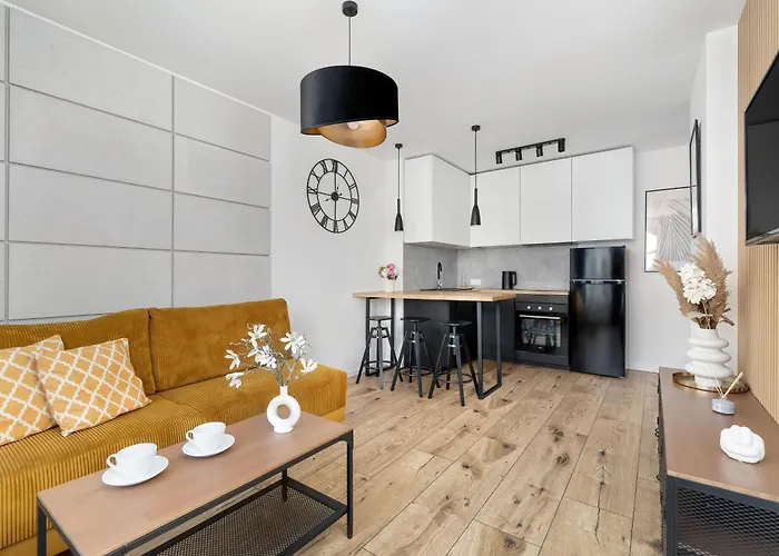 Charming In The Center Of By Renters דירה קטוביץ