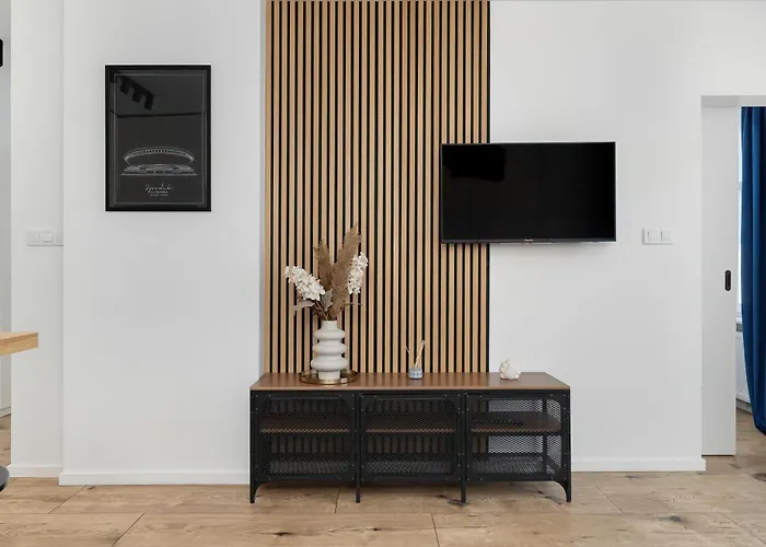 Charming In The Center Of By Renters