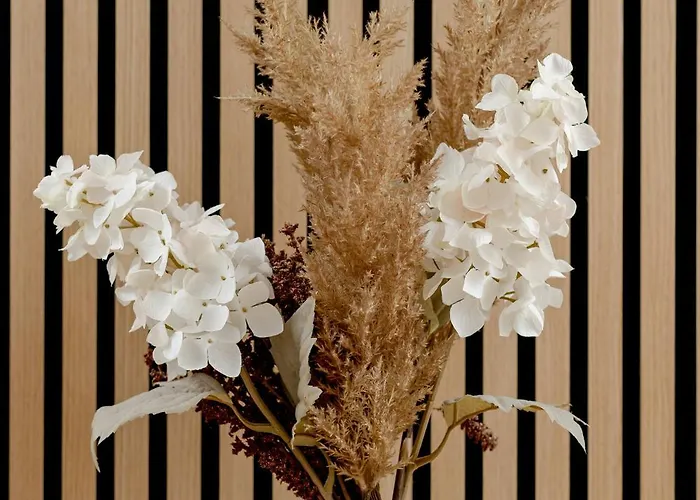 Charming In The Center Of By Renters דירה