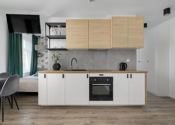 Charming In The Center Of By Renters