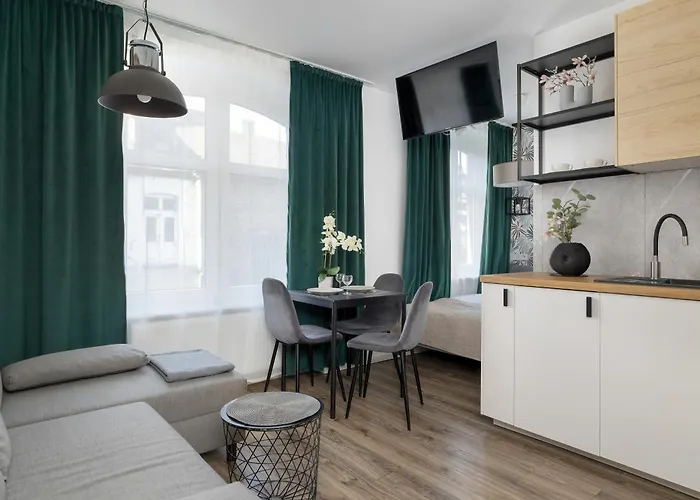 Charming In The Center Of By Renters דירה