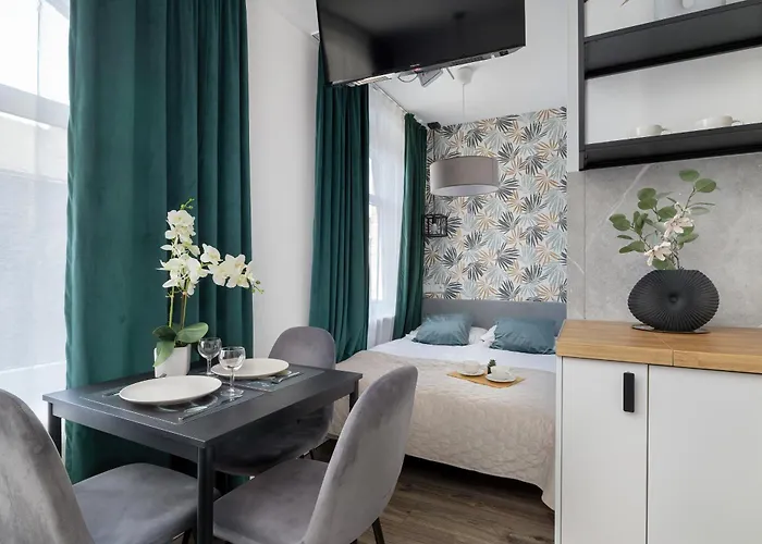 Charming In The Center Of By Renters דירה *