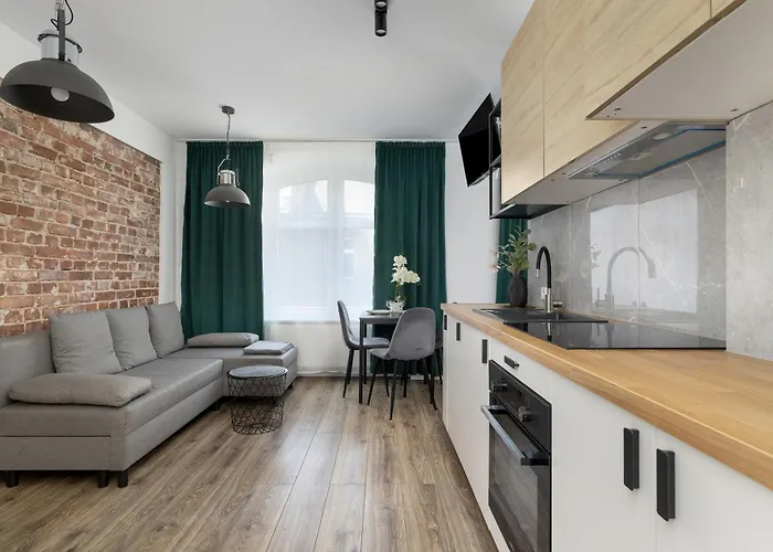 Charming In The Center Of By Renters דירה קטוביץ