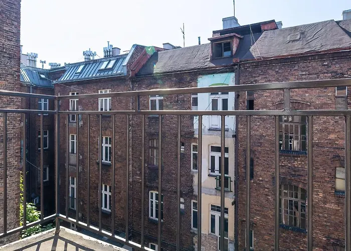 Charming In The Center Of By Renters