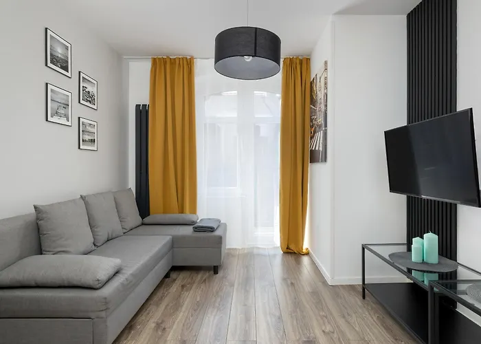 Charming In The Center Of By Renters דירה