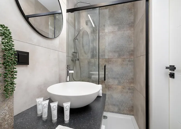 Charming In The Center Of By Renters