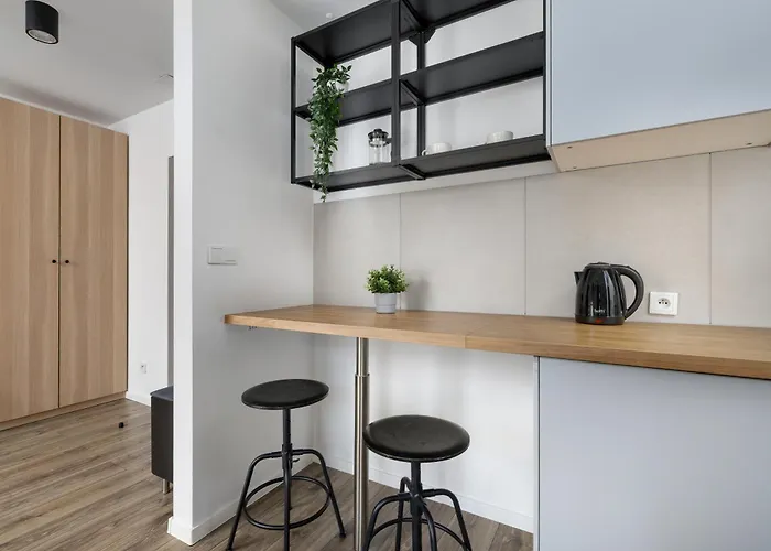 Charming In The Center Of By Renters דירה