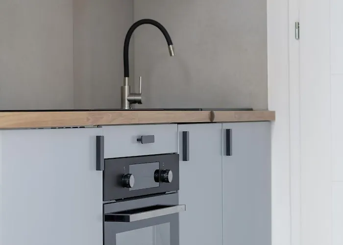 Charming In The Center Of By Renters דירה *