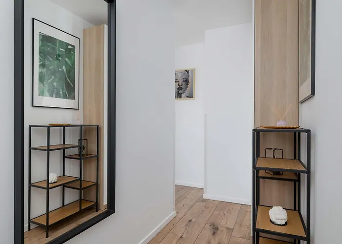 Charming In The Center Of By Renters דירה קטוביץ