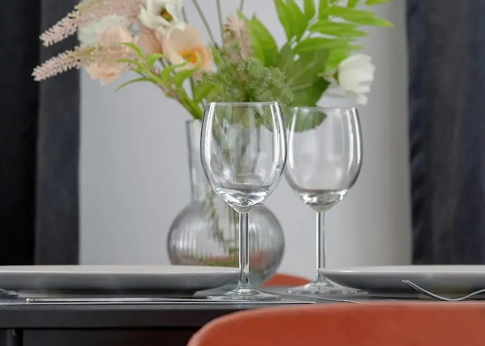 Charming In The Center Of By Renters