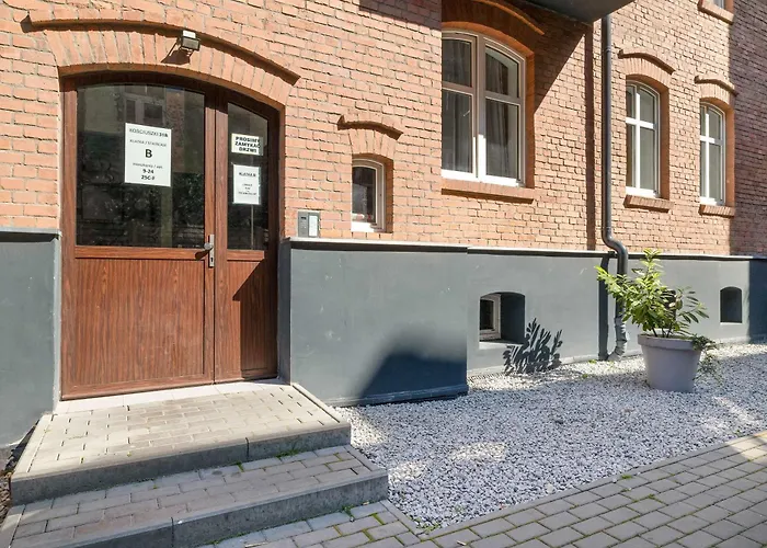 Charming In The Center Of By Renters