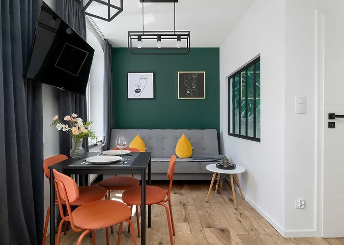 Charming In The Center Of By Renters דירה