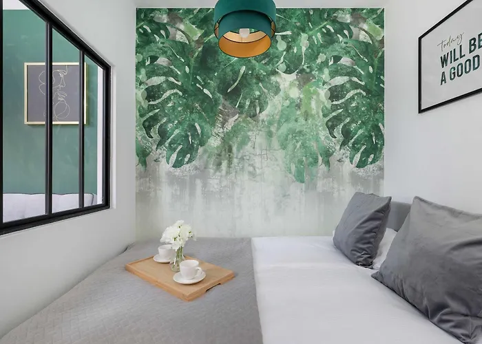 Charming In The Center Of By Renters דירה קטוביץ