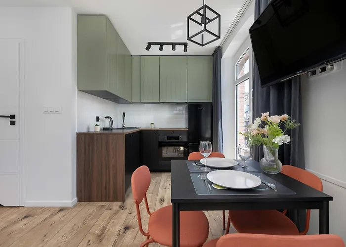 Charming In The Center Of By Renters דירה