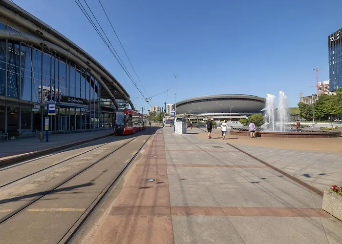 Charming In The Center Of By Renters דירה *